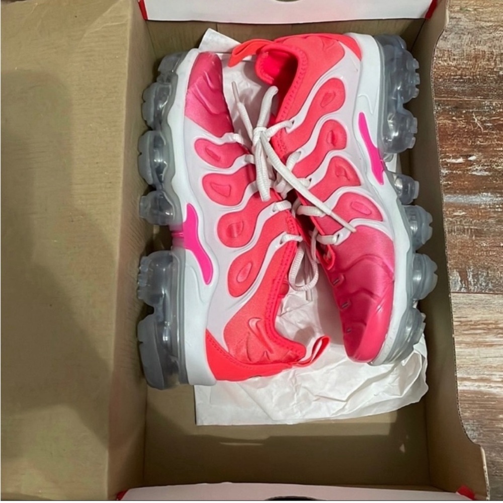 Nike Vapormax Plus • Size 5
